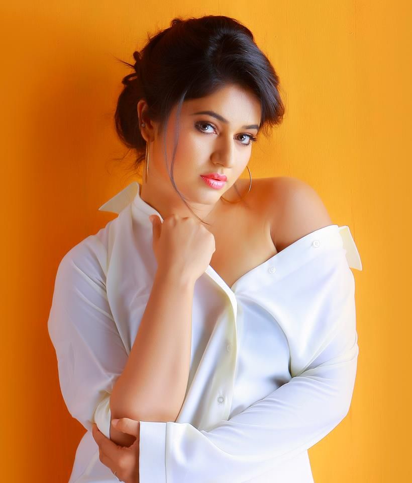 Poonambajwa Hot Sexy Photos