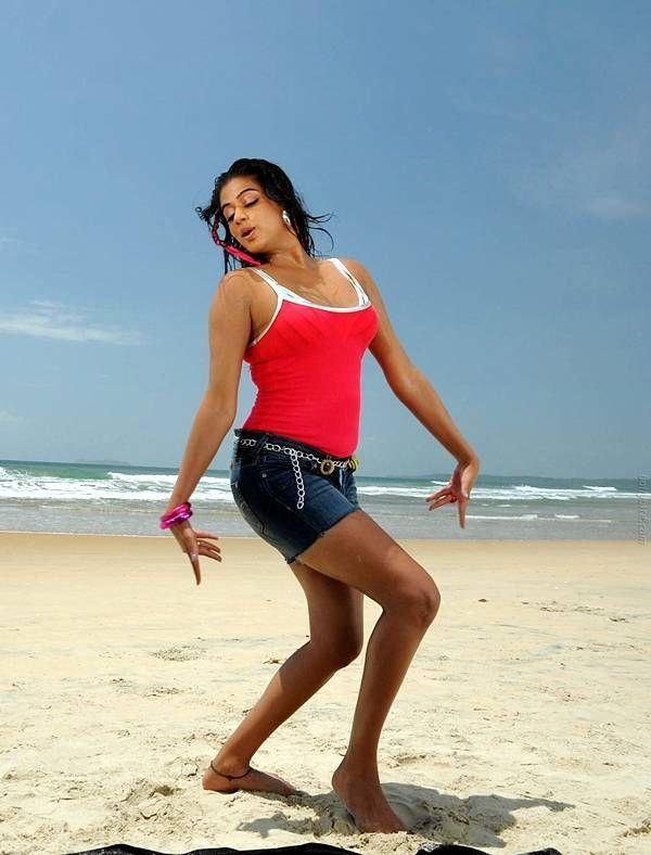 Priyamani Beatch Hot Pictures