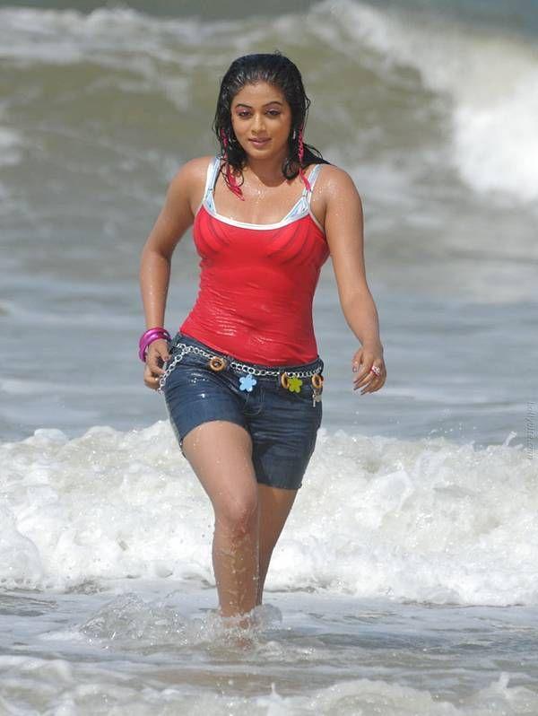 Priyamani Beatch Hot Pictures