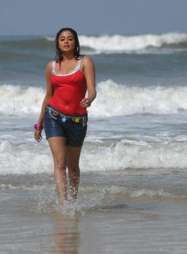 Priyamani Beatch Hot Pictures