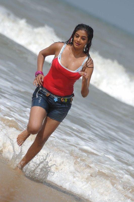 Priyamani Beatch Hot Pictures