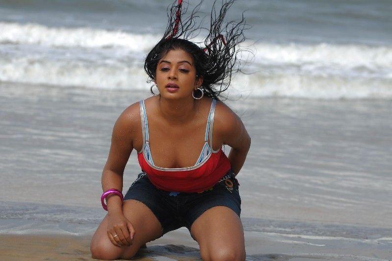 Priyamani Beatch Hot Pictures