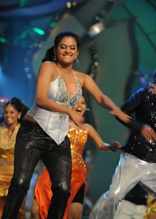 Priyamani Hot Navel Wallpapers