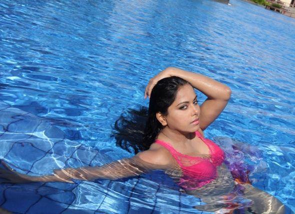 Rachana Mourya Hot Navel Show