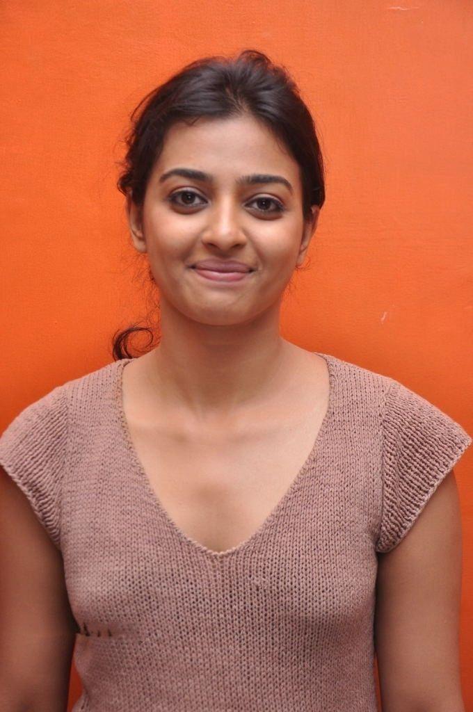 Radhika Apte Hot Sexy Gallery