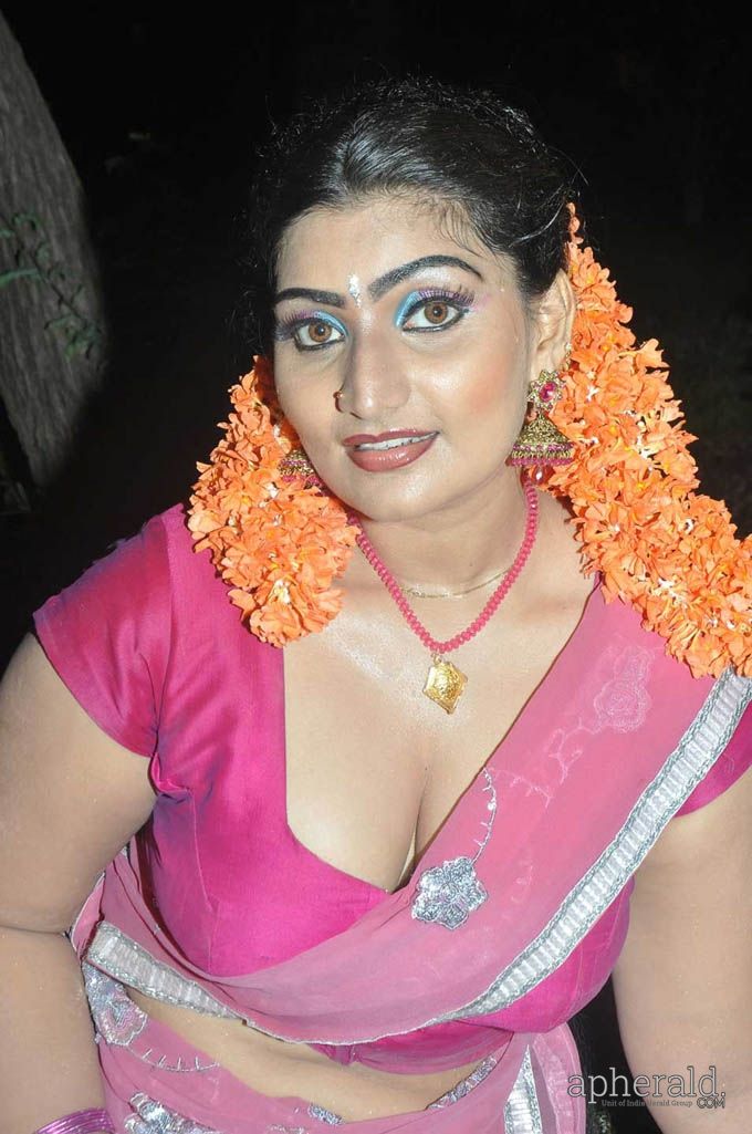 Tamil Hot Navel Actress Photos