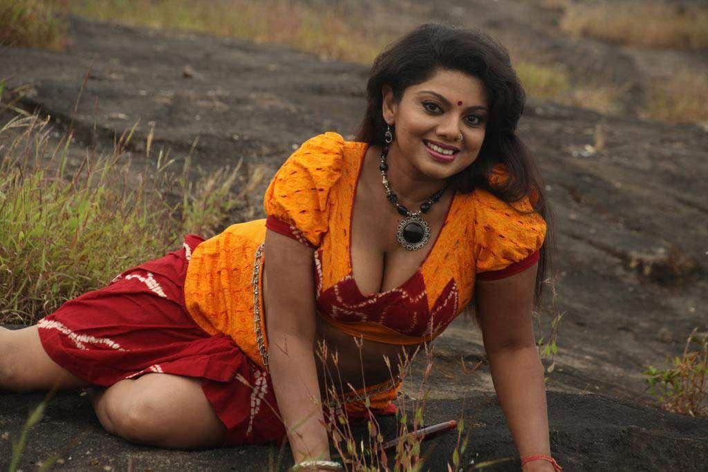 Telugu Vamp Actress Spicy Photos