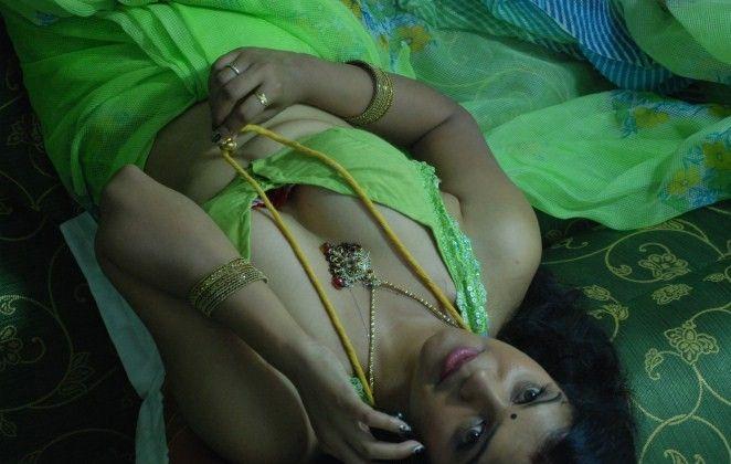 Thigattadha Kadhal Movie Hot Photos