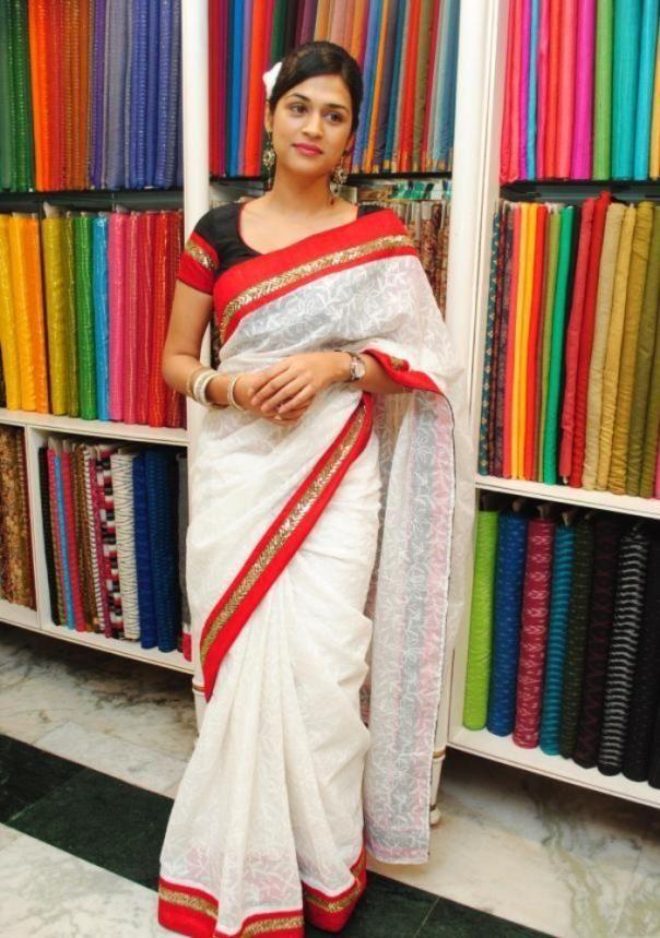 Tollywood Actress in White Saree Hot Pics