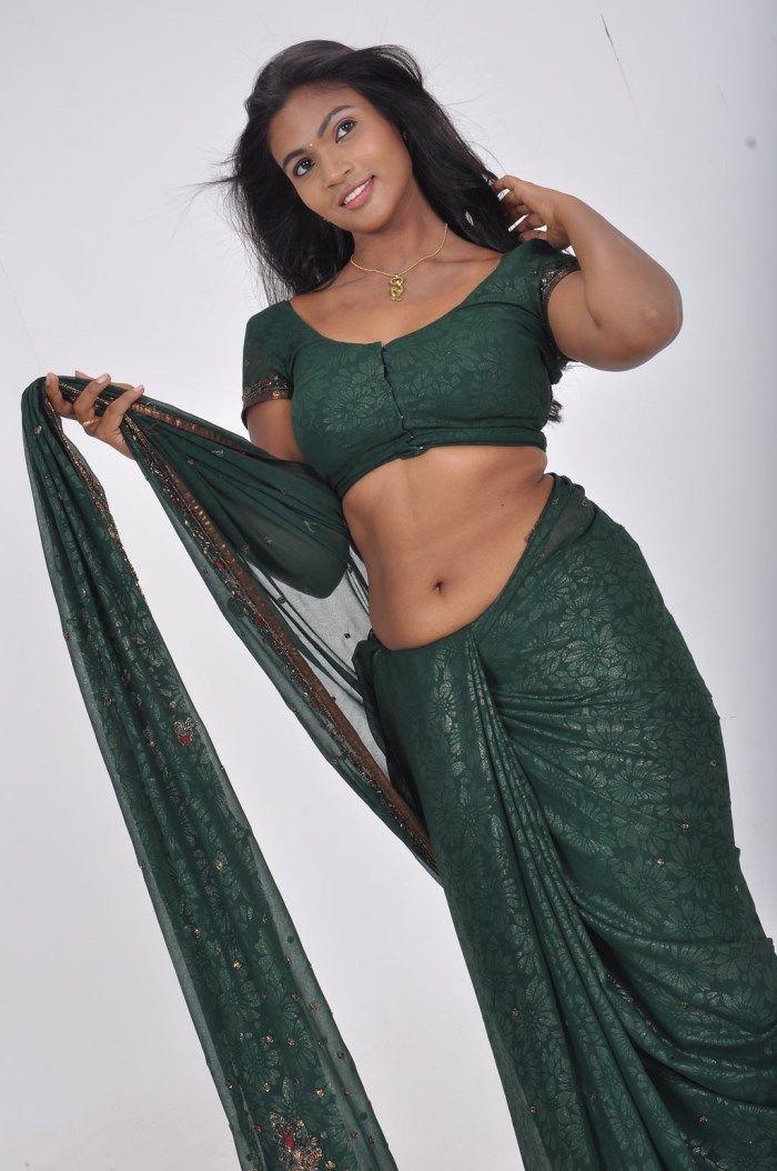 Twinkle Sexy Saree Pics