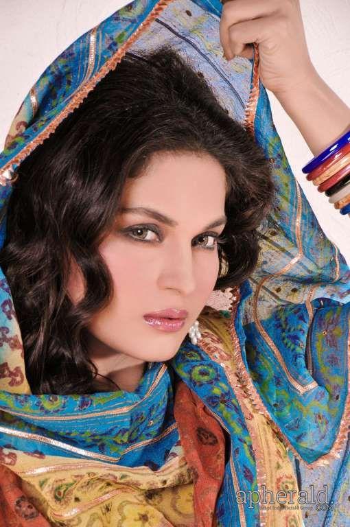 Veena Malik Cute Hot Pics