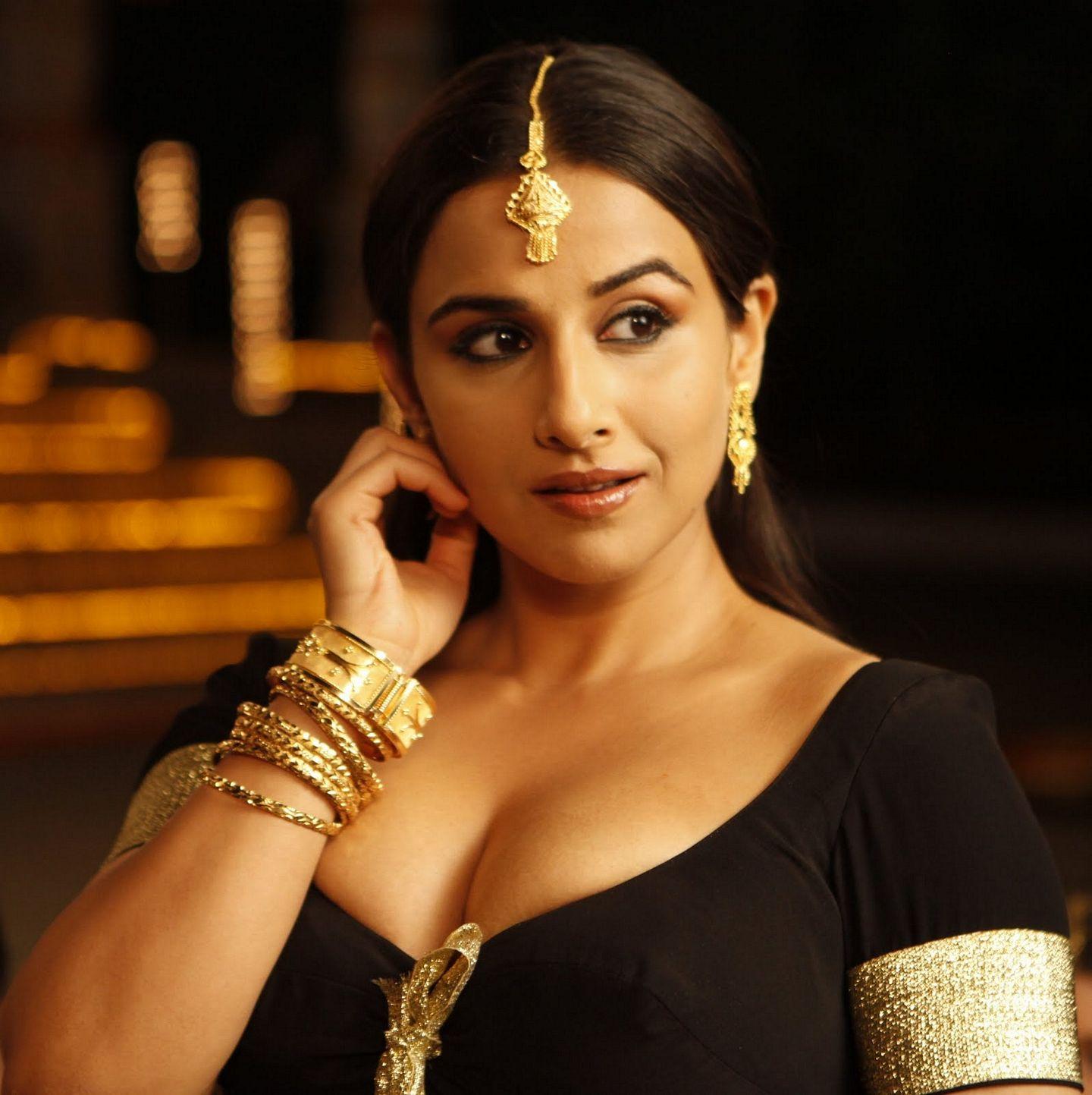 Vidya Balan Hot Spicy Pics