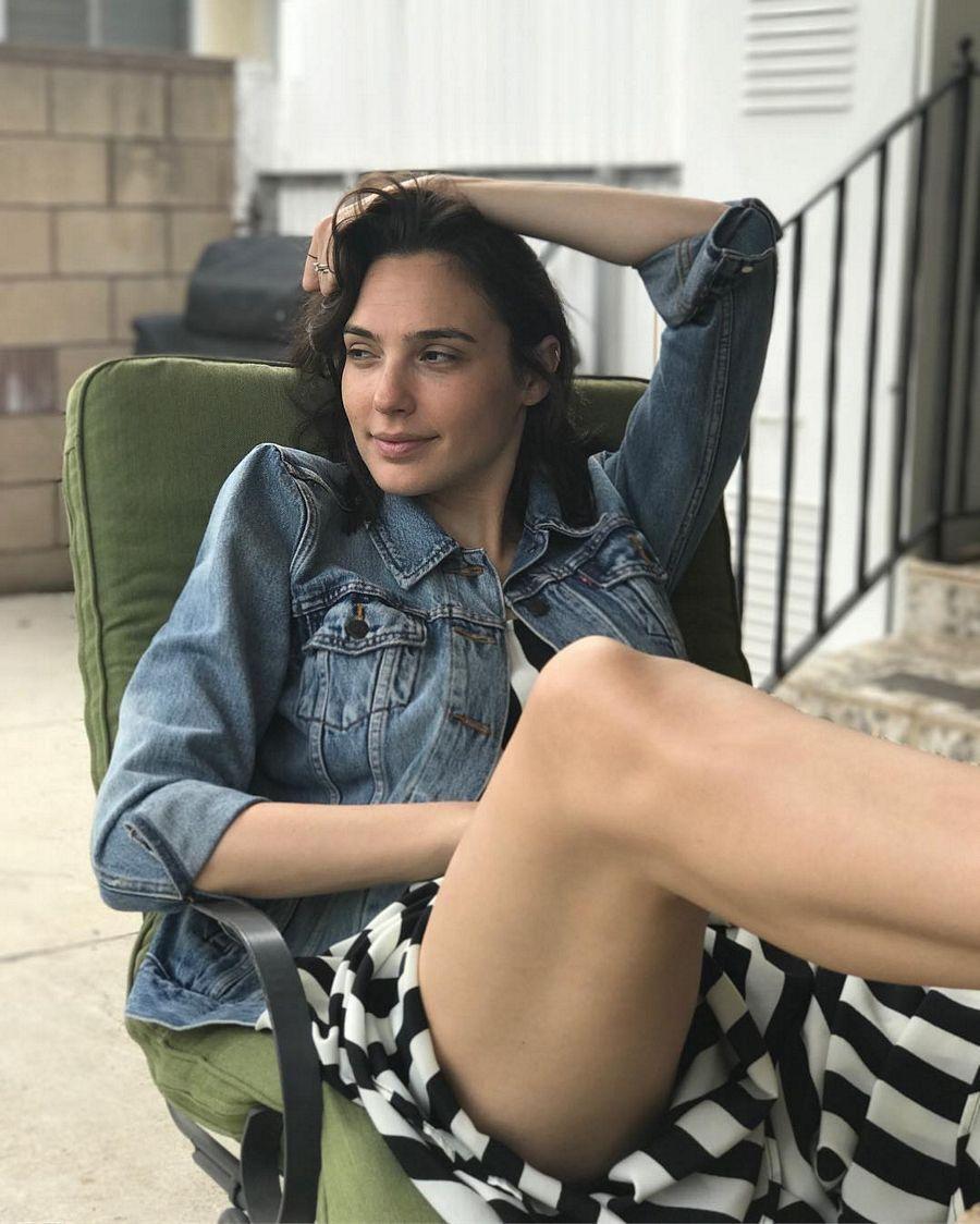 Wonder Woman Actress Gal Gadot Latest HOT Photo & Stills