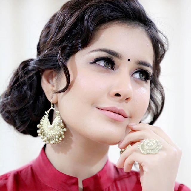 Actress Rashi Khanna Rare & Unseen Photos Collections!