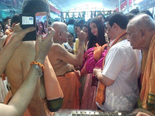 Aishwarya Rai & Sachin Tendulkar With Wife At GSB Ganpati Wadala Photos