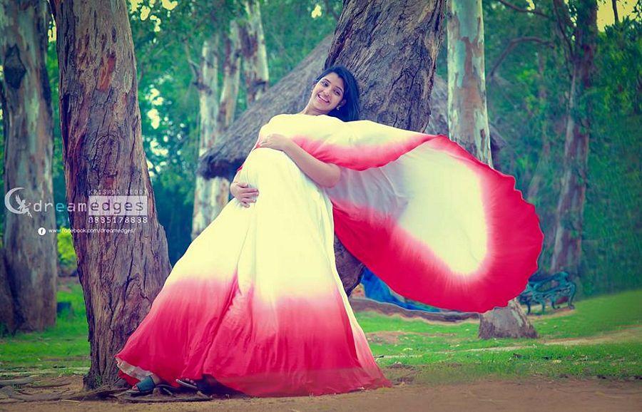 Anchor Shyamala Maternity Shoot Photos