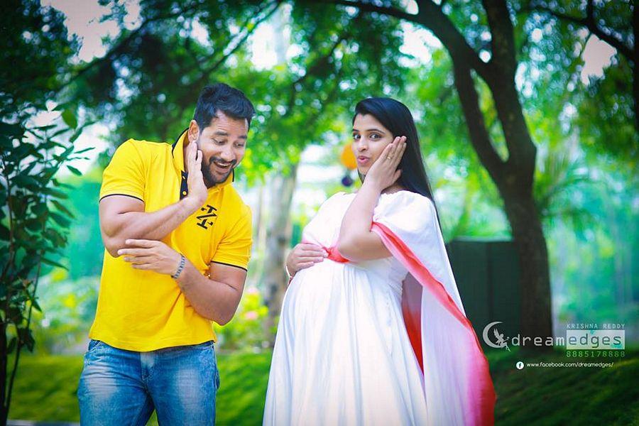 Anchor Shyamala Maternity Shoot Photos