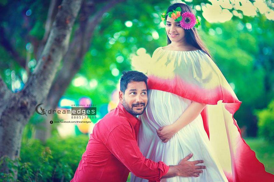 Anchor Shyamala Maternity Shoot Photos