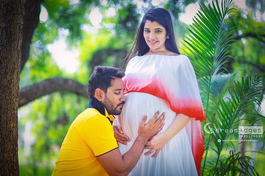 Anchor Shyamala Maternity Shoot Photos