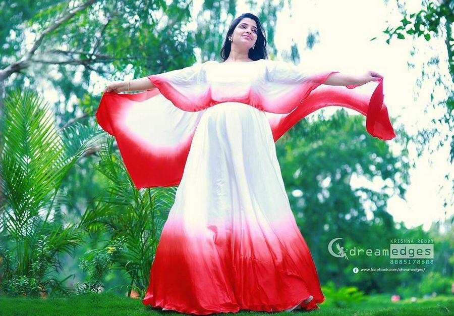 Anchor Shyamala Maternity Shoot Photos