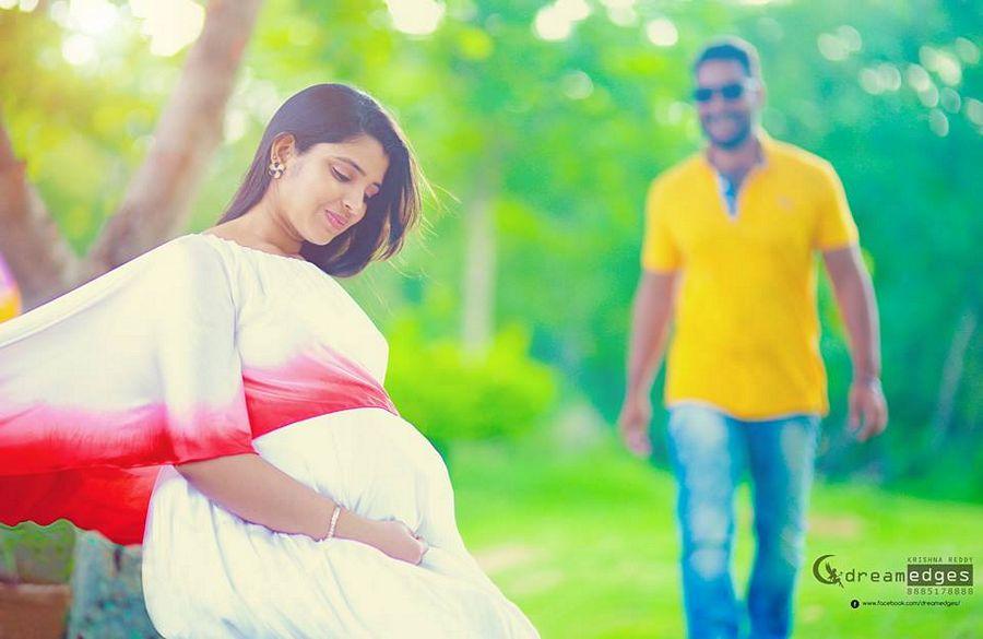 Anchor Shyamala Maternity Shoot Photos