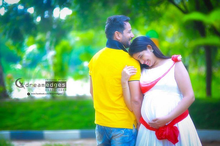 Anchor Shyamala Maternity Shoot Photos