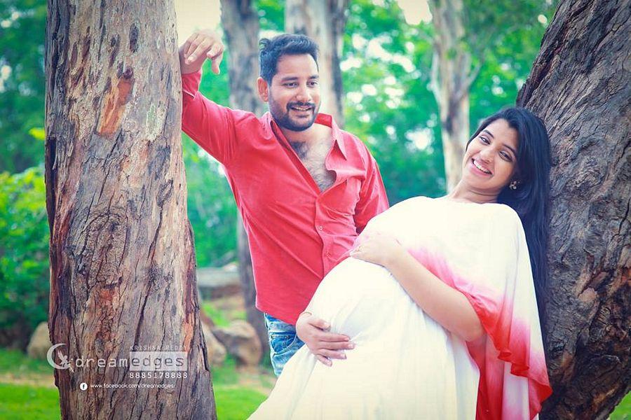 Anchor Shyamala Maternity Shoot Photos