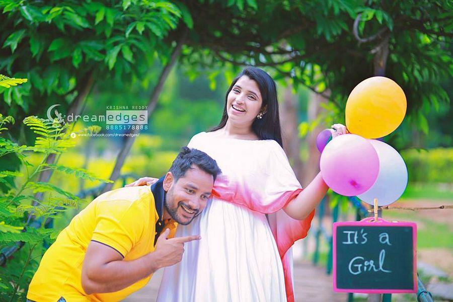 Anchor Shyamala Maternity Shoot Photos