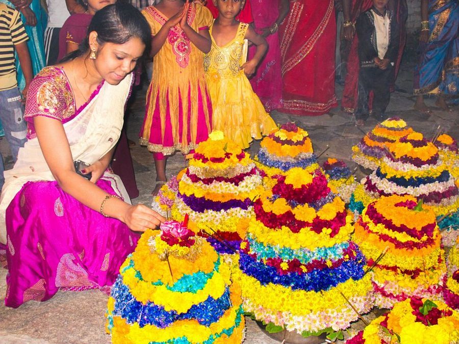 Bathukamma Telangana Flower Festival Wallpapers