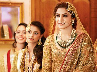 Bollywood Actress Anushka Sharma Bridal Look Photos