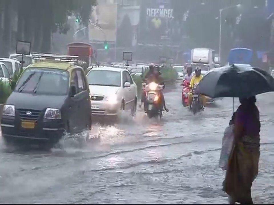 Heavy Rain Lashes Mumbai And Maharashtra Photos