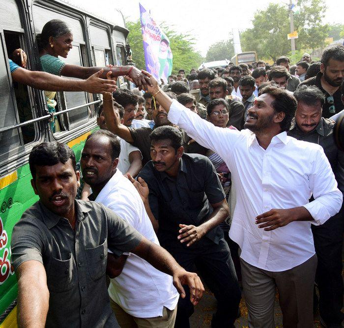 Jagan Praja Sankalpa Yatra Day 29 Photos