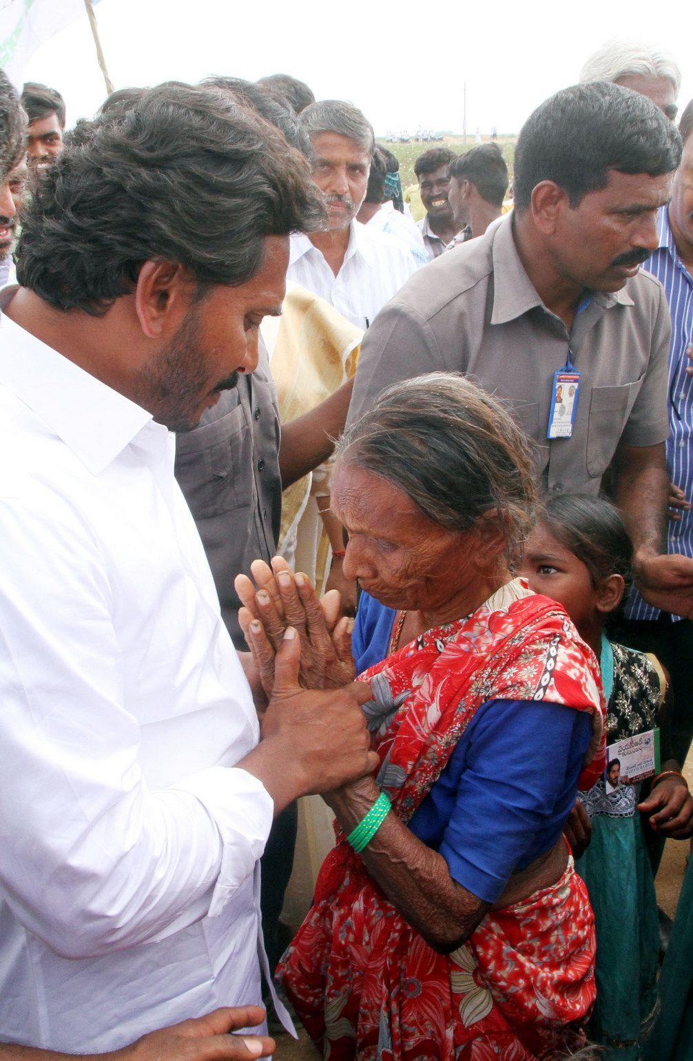 Jagan Praja Sankalpa Yatra Day 29 Photos