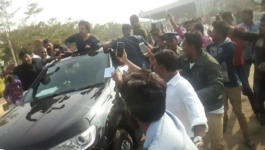 Pawan Kalyan Meets DCI Employee’s at Vizag Photos