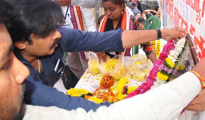 Pawan Kalyan Meets DCI Employee’s at Vizag Photos