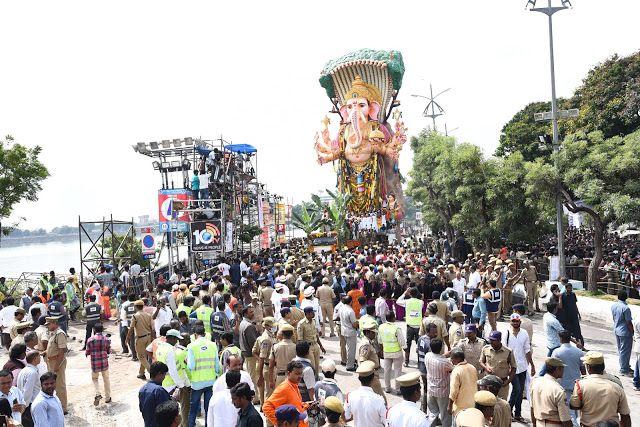 Khairatabad Ganesh Nimajjanam at Tankbund 2017 Photos