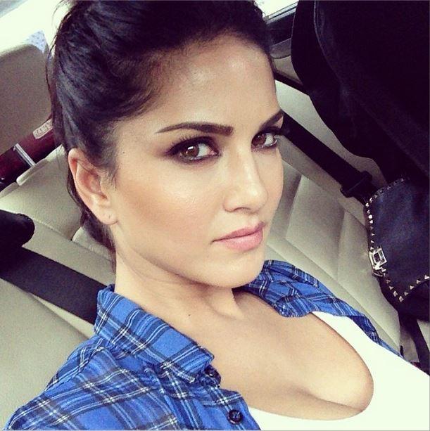 ACTRESS SUNNY LEONE’S RARE & UNSEEN PICTURES