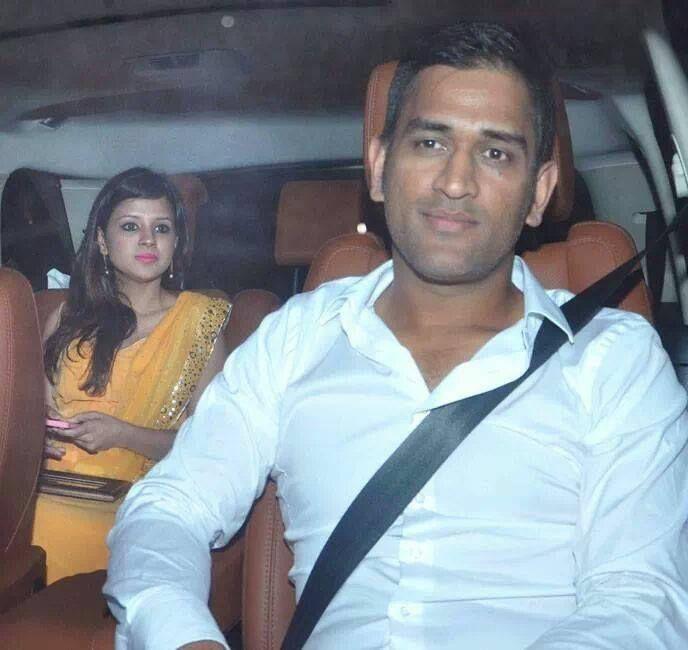 MS DHONI with Beautiful Wife Sakshi Dhoni Unseen Private Moments Photos