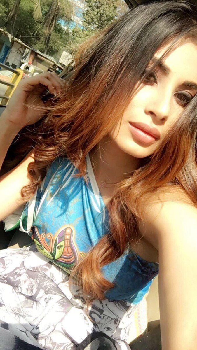 Naagin Actress Mouni Roy Photos goes viral ON Internet