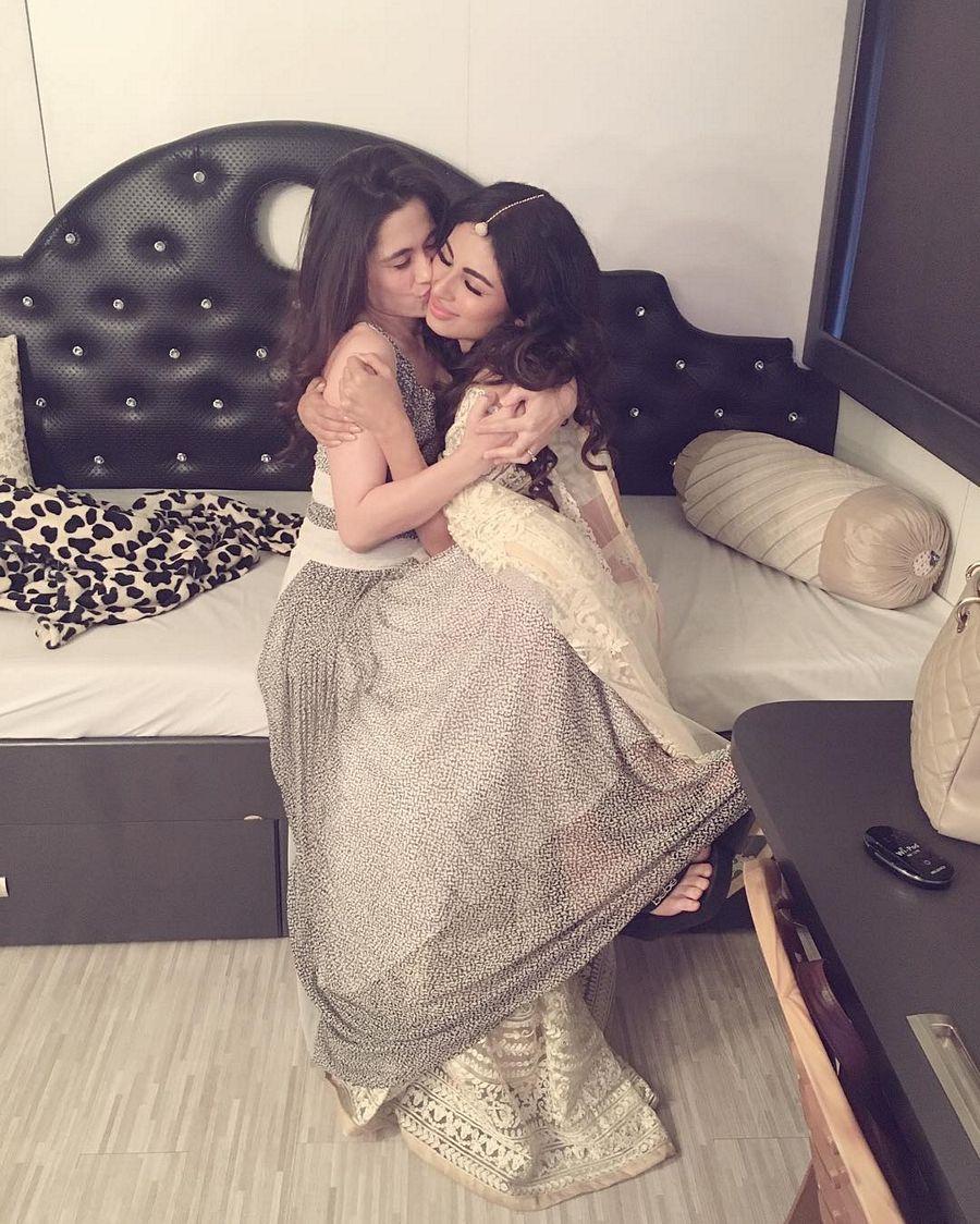 Naagin Actress Mouni Roy Rare & Unseen Photos GOES Viral