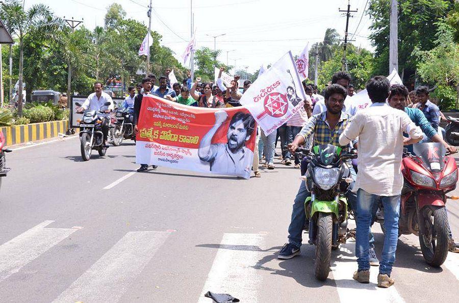 Pawan Kalyan Kakinada Meeting for Ap Special Status PHOTOS