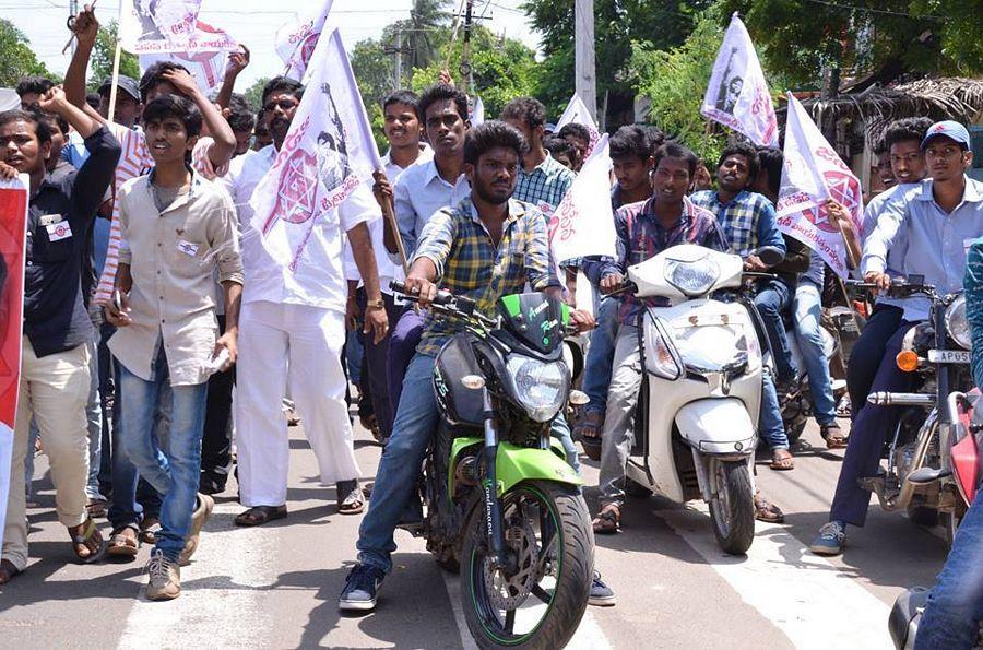 Pawan Kalyan Kakinada Meeting for Ap Special Status PHOTOS