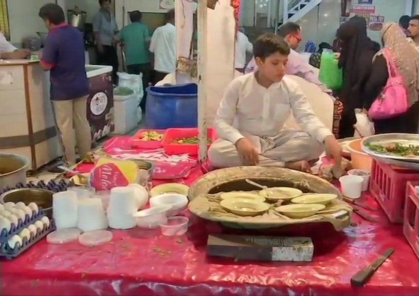 People throng Night Bazar at Charminar in the month of Ramzan