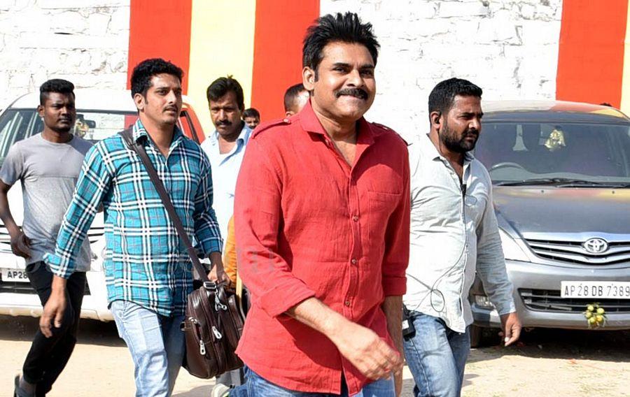 Photos: Katamarayudu Movie Shooting Latest Stills