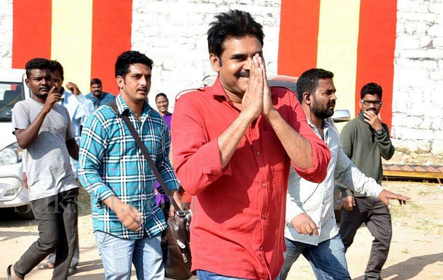 Photos: Katamarayudu Movie Shooting Latest Stills