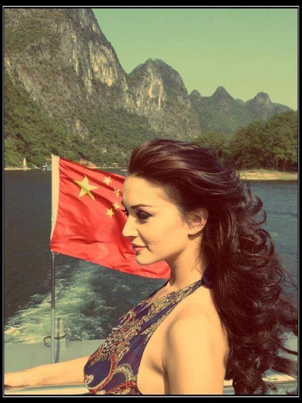 RARE & UNSEEN Photos of Amy Jackson