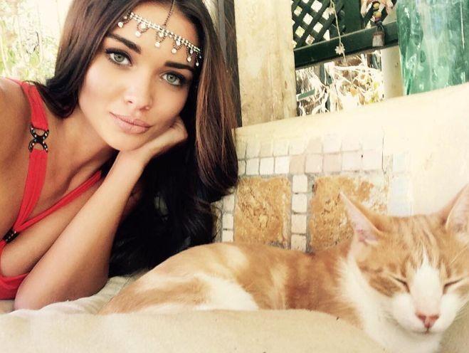 RARE & UNSEEN Photos of Amy Jackson