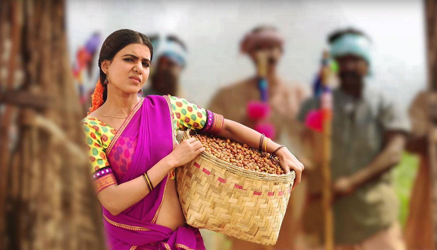 Ram Charan, Samantha & Pooja Hegde's working stills in a song from Rangasthalam