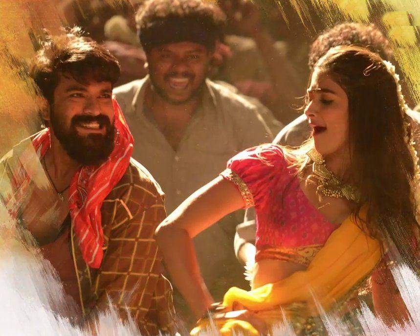 Ram Charan, Samantha & Pooja Hegde's working stills in a song from Rangasthalam