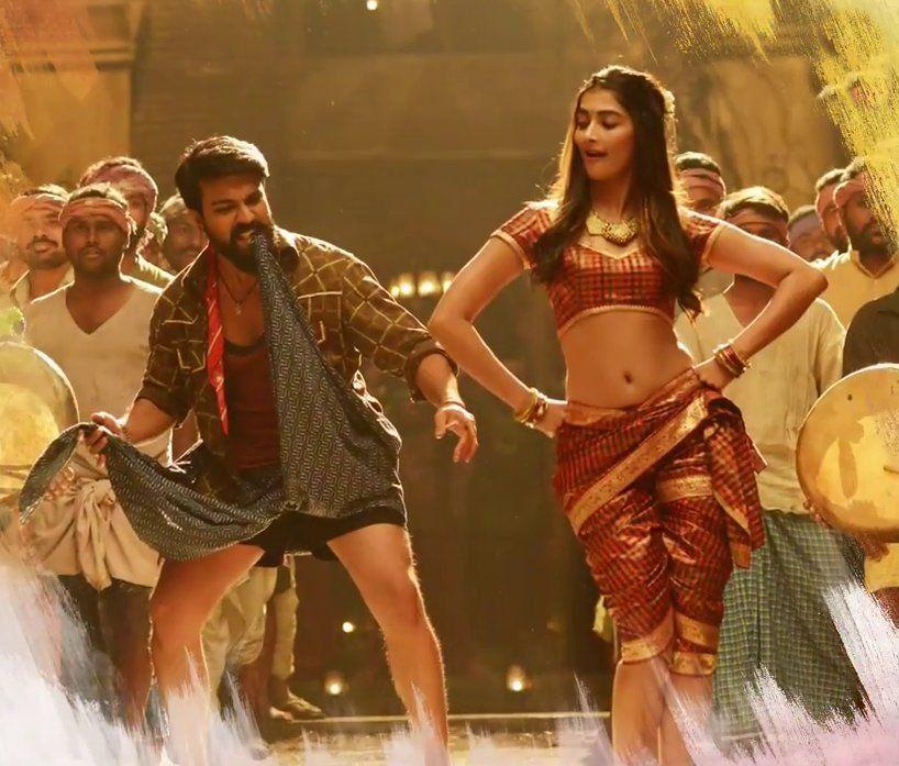 Ram Charan, Samantha & Pooja Hegde's working stills in a song from Rangasthalam